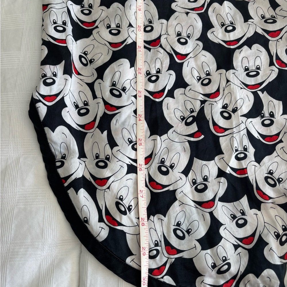 100% silk,machine wash, Disney oversized size M 23”ptp. Covered buttons. - Picture 5 of 7